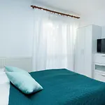 Olecki House Bed & Breakfast Dźwirzyno